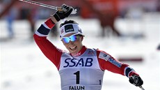 Norská ly�a�ka Marit Björgenová jede do cíle závodu Sv�tového poháru na 10 km s