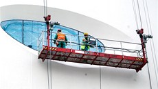 U hlavního nádra�í v Brn� fini�uje p�em�na bývalého kasina na obchodní centrum