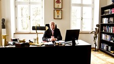 Václav Klaus ve své kancelá�i.