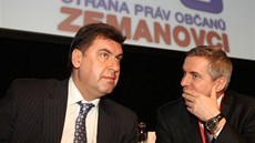 Konící pedseda Strany práv oban Vratislav Myná (vpravo) s místopedsedou