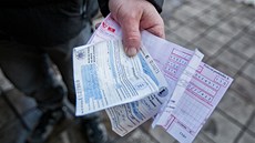 Ale� z Hradce Králové neplatí pokuty za parkování a samolepky si na protest