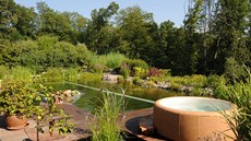 Víivky Softub lze vyuívat celoron, vodu staí vymnit tikrát a tyikrát