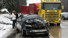 Pi hromadné nehod na 127. km dálnice D1 smrem na Brno se srazilo a 14 aut.