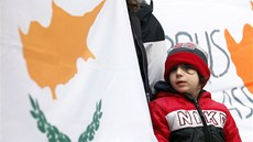 Bankovní krize na Kypru. Na snímku je dít� na demonstraci lidí, kte�í