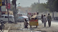 Kvéta, Balúistán, prodej ovoce na prané ulici