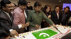 DORT NA CESTU. Bývalý pákistánský prezident Parvíz Muaraf slavil ped cestou