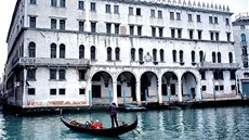 Benetton koupil palác Fondaco dei Tedeschi poblí� mostu Rialto p�ed p�ti lety a