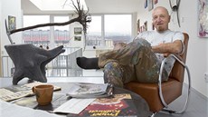 Michael Rittstein v paneláku vyrostl. Nejdíve il v Hloubtín, pak v