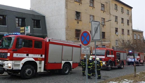 Hasii evakuovali ticet lidí z domu v centru Liberce, kde se dv eny otrávily