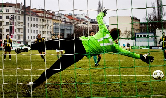 Fotbalisté Bohemians 1905 jdou v zápase proti Opav do vedení z pokutového kopu.