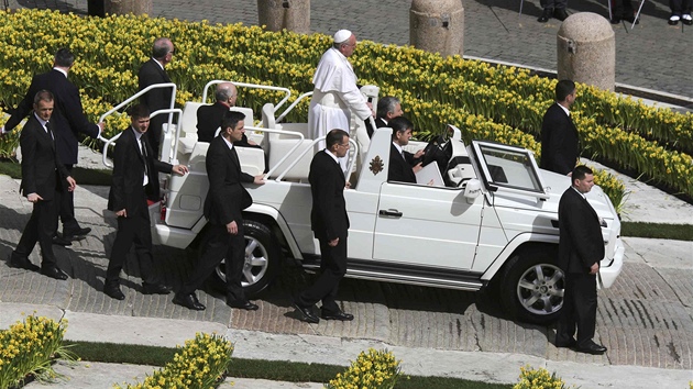 Pape Frantiek po velikonon bohoslub ve Vatiknu. (31. bezna 2013)