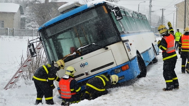 Hasii spolen s policí eili v esku bhem nedle a stovku nehod (31.