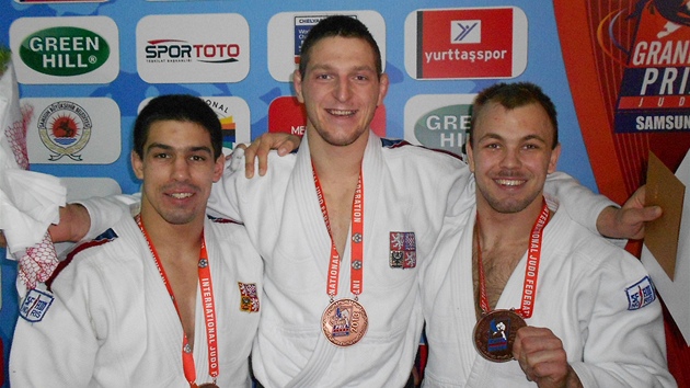 TROJNSOBN SPCH. Z Grand Prix v tureckm Samsunu si bronzov medaile odvezla trojice eskch judist - Jaromr Jeek, Luk Krplek a Alexandr Jureka (zleva).
