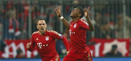 Obrnce David Alaba z Bayernu Mnichov se raduje ze vstelenho glu.