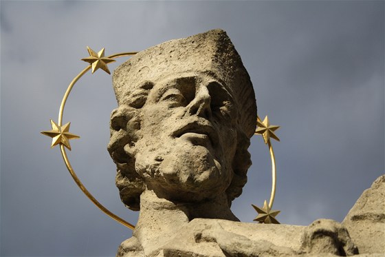 Hlava sochy Jana Nepomuckého v Tebíi
