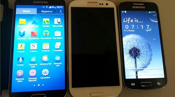 Samsung Galaxy S 4 a Galaxy S 4 mini