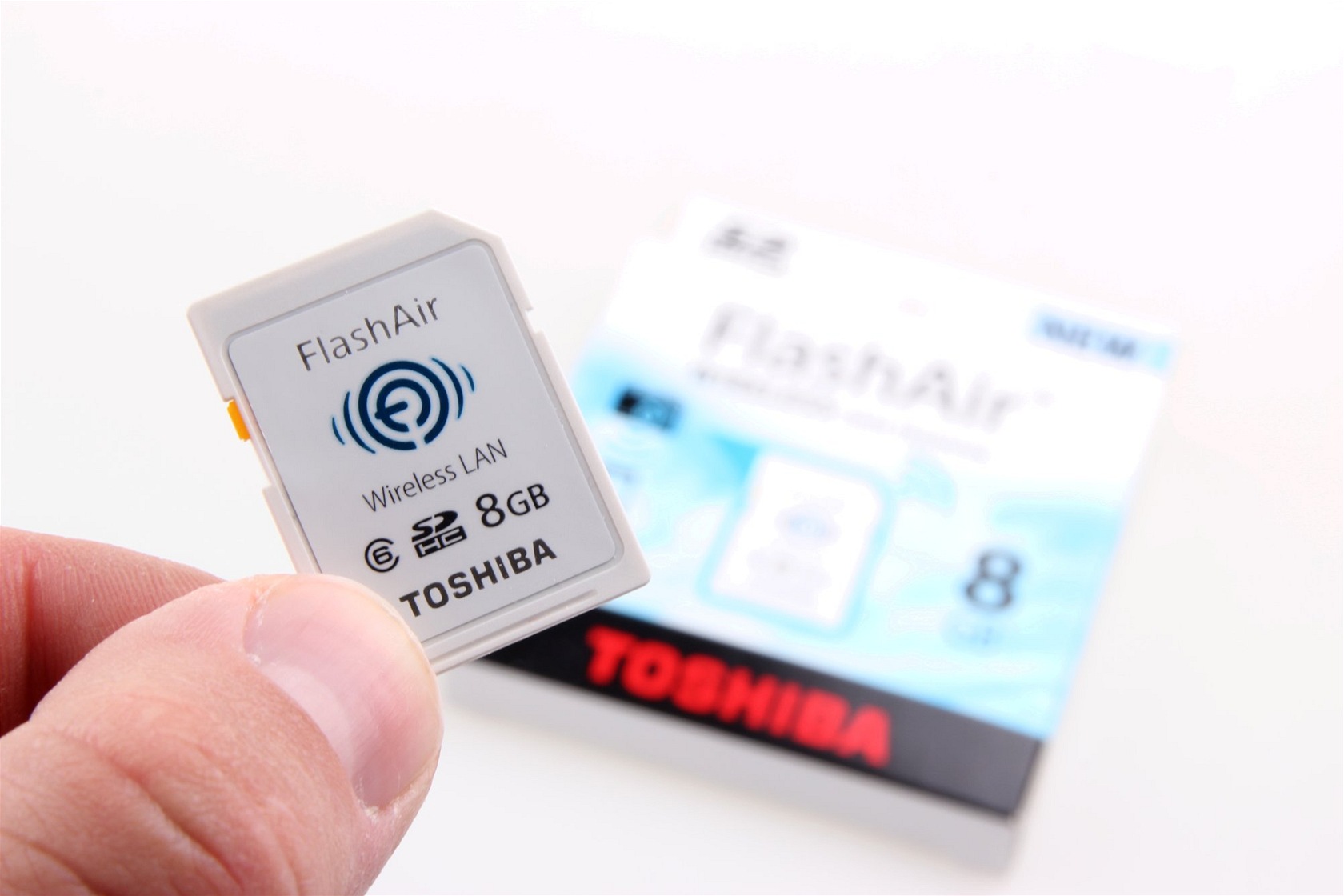 V SD kart� Flash Air je mimo 8 GB pam�ti i wi-fi p�ístupový bod a HTTP server.