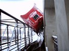 Polský kamion se v Ropici na Frýdecko-Místecku napíchl na betonový mostní