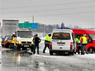 Hasii a policisté zasahují u dopravní nehody na Olomoucku. (3. dubna 2013)