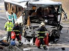 U Rokycan havaroval francouzský autobus plný dtí. (8. dubna 2013)