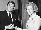 Pedsedkyn Konzervativc Margaret Thatcherová dostala od tehdejího guvernéra