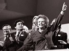 Britská premiérka Margaret Thatcherová pijímá ovace na konferenci...