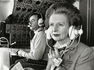 Margaret Thatcherová sedí v kokpitu letadla Royal Air Force bhem letu z...