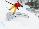 DÍVEJTE! Snowboardisté ve pindlerov Mlýn bavili diváky vemonými triky.