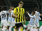 Fotbalisté Málagy v odvet tvrtfinále Ligy mistr v Dortmundu slaví gól.