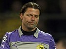 Roman Weidenfeller, branká Dortmundu, zpytuje svdomí poté, co inkasoval v