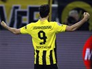 Robert Lewandowski z Dortmundu slaví gól v odvet tvrtfinále Ligy proti Málaze.