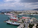e by...? Hrozivá oblaka nad pístavem Pireus v ecku vtí bouku. 