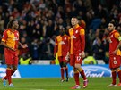 CO SE S NÁMI DJE? Didier Drogba (vlevo) a jeho spoluhrái z Galatasaraye