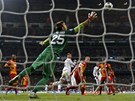 TREFA. Gonzalo Higuaín z Realu Madrid zvyuje proti Galatasarayi na 3:0.