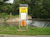 Záchrannou podkovu u jezu v brnnských Malomicích o víkendu nkdo spálil.