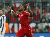 Obránce David Alaba z Bayernu Mnichov slaví gól, který před chvílí vstřelil.