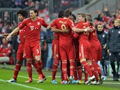 Fotbalisté Bayernu Mnichov oslavují gól, který před chvílí vstřelili.