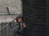 Jihokorejsk vojk nedaleko demilitarizovan zny, je oddluje ob sti...