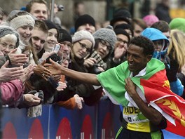 BYLI JSTE SKVLÍ. Zersenay Tadese z Eritreje, vítz Praského plmaratonu,s e...