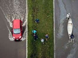 AUTEM NEBO LODÍ? Ponkud kuriózní obrázek vznikl v argentinském mst La Plata,...