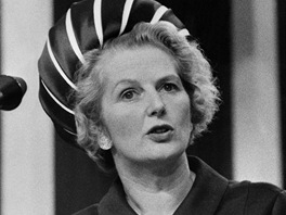 Styl oblékání Margaret Thatcherové se od poátku prakticky nemnil, pouze...