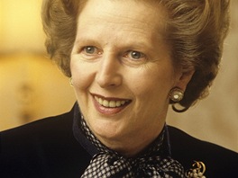 Halenky s vázakou nosila britská premiérka velmi asto. Staly se vedle dalích...