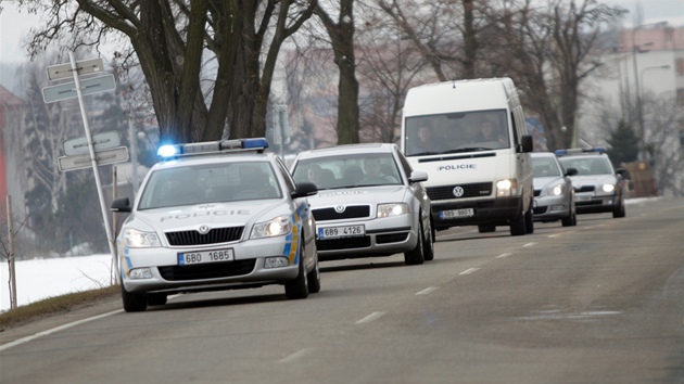 Ve vykovsk spalovn zlikvidovali za dohledu ozbrojenc na pl tuny drog a zabavench lk.