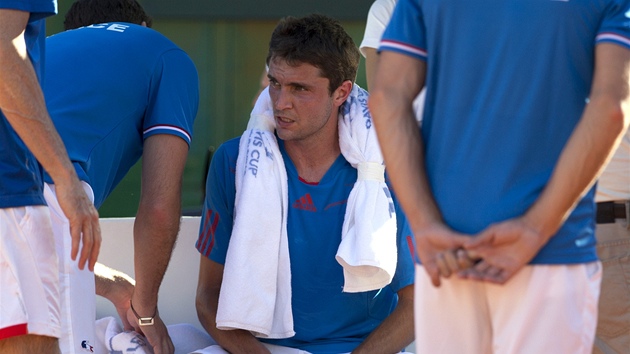 PORAEN. Francouzsk tenista Gilles Simon nabr sly na dal sety zpasu s Juanem Monakem z Argentiny.