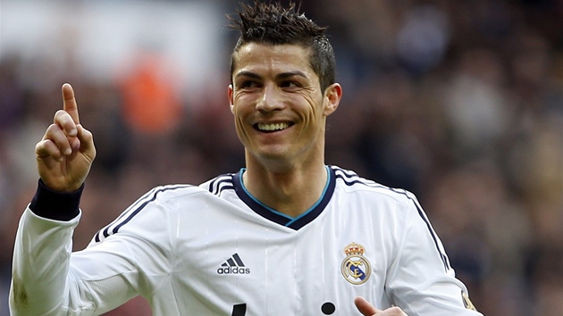 ZASE JSEM NA N VYZRL. S potutelnm vrazem slav Cristiano Ronaldo z madridskho Realu svj gl proti Levante.