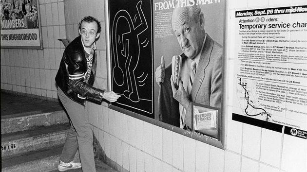 Rychle vystřihnout kresbičku a v mžiku zase pryč. Keith Haring v newyorském metru