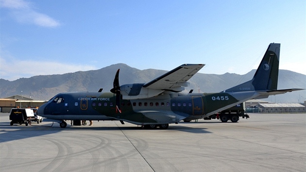 esk letoun CASA na letiti v afghnskm Kbulu