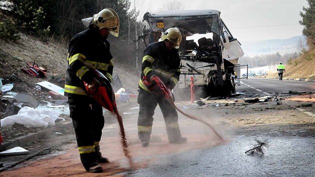U Rokycan havaroval francouzsk autobus pln dt. (8. dubna 2013)
