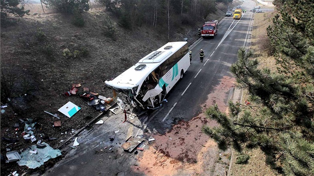 U Rokycan havaroval francouzsk autobus pln dt. (8. dubna 2013)