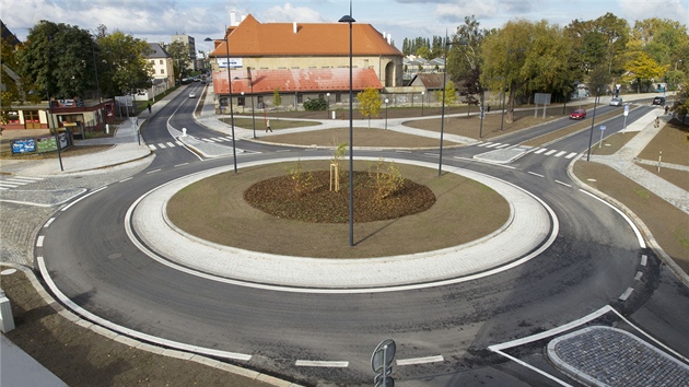 Mezi dopravnmi, inenrskmi a vodohospodskmi stavbami zskala v rmci soute Stavba roku 2012 Olomouckho kraje nejvc hlas okrun kiovatka ulic Dobrovskho a Na stelnici v Olomouci.